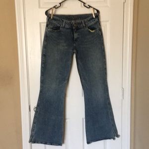 WOMANS BUCKLE SILVER JEANS MATRIX 32/33 FLARE